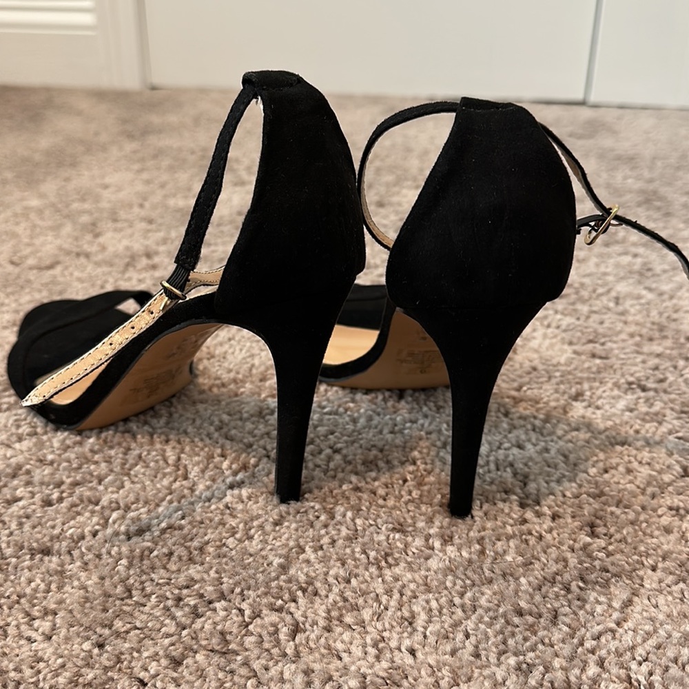 Express Heels - Picture 2 of 3